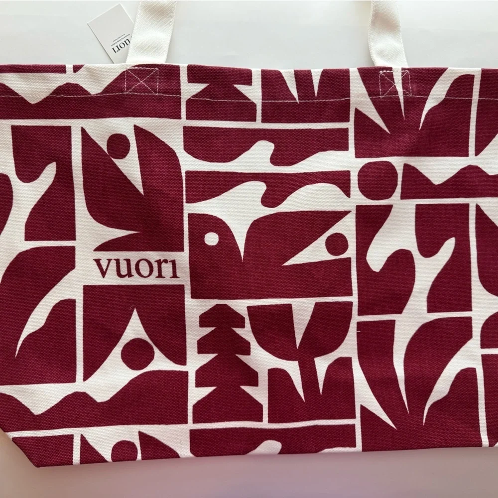 Vuori Holiday 25 Tote & Matching Pouch – Strawberry – NWT Gift With Purchase